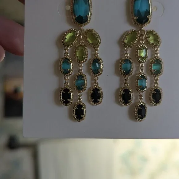 Limited edition Gold Ellie Statement earrings - Picture 3 of 3